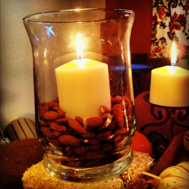 idée-originale-décoration-de-table-automnale-bougies-amandes