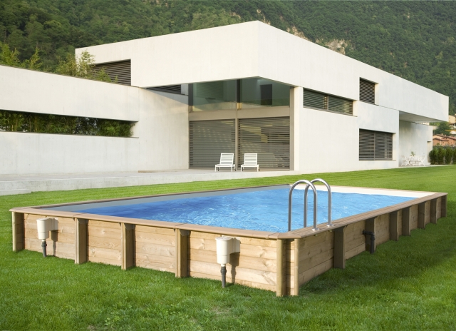 idée-originale-piscine-hors-sol-bois-pelouse-jardin