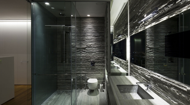 idée-originale salle de bain grise pierre-beau-luminaire