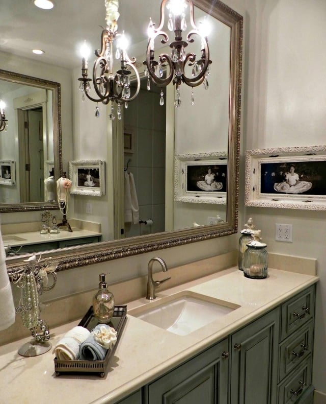 idée-salle-bain-rétro-lavabo-lustre-grand-miroir