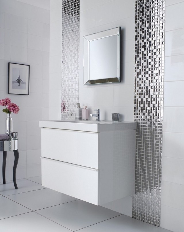 idée-élégante-salle-bain-blanche-mosaïque-effet-miroir