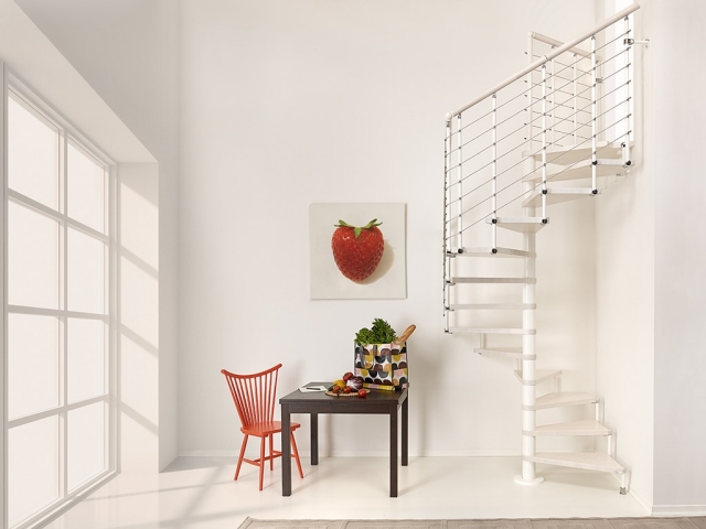 idées-escalier-colimaçon-blanc-métallique-monotube-rampe escalier colimaçon