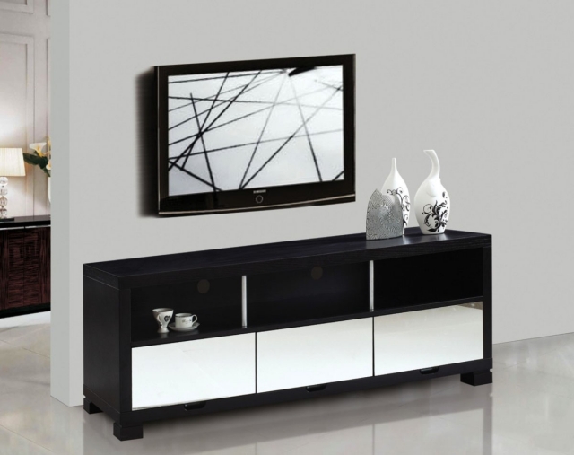 meuble-télé-idée-originale-armoire-blanche-rangement-complet