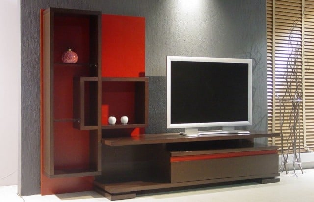 meuble télé idée-originale-armoire-bois-rouge
