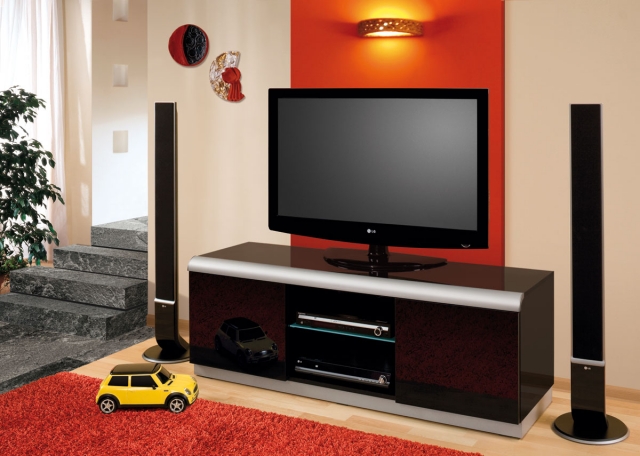 meuble-télé-idée-originale-couleur-noire-orange