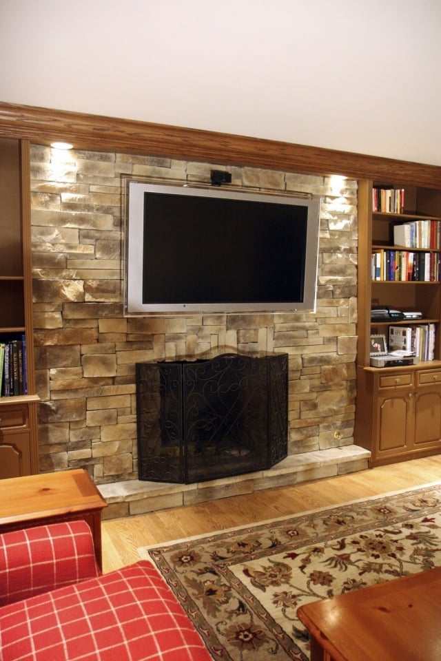 meuble télé idée-originale-revêtement-pierre-cheminée