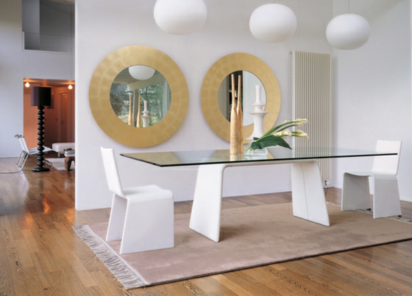 meubles-salle-manger-idées-aménagement-table-élégante-verre-blanche-chaises-blanches