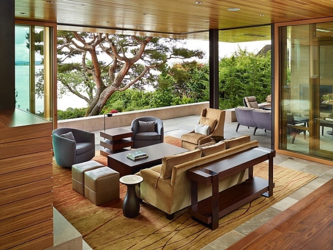 meubles-salon-décoration-originale-canapé-beige-fauteuils-tabourets-terrasse