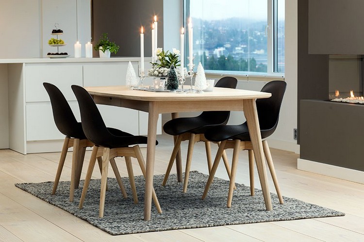 meubles scandinaves -chaises-noires-bois-table-manger-bois