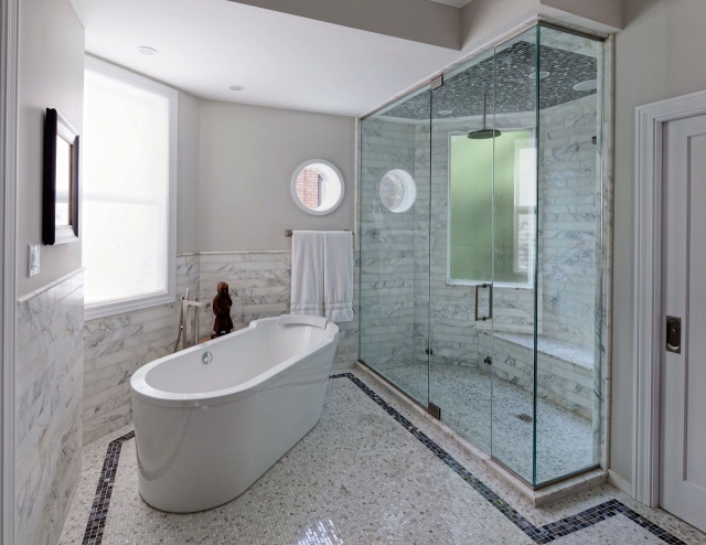 mosaïque-sol-carreaux-marbre-murs-salle-bain-moderne