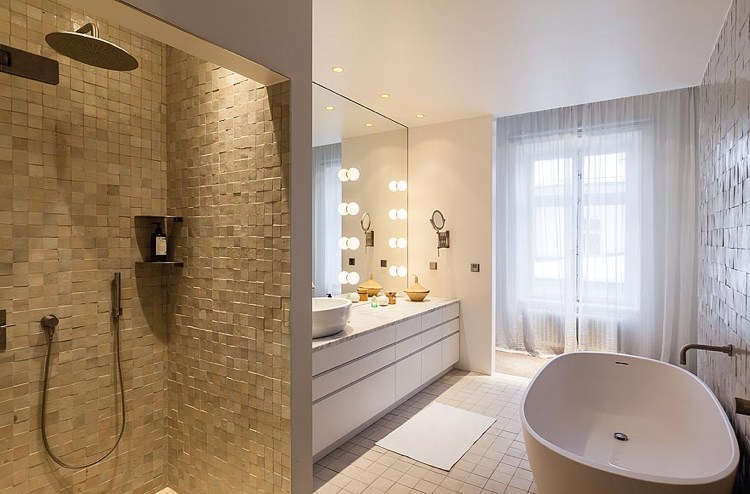 mosaïque salle de bain -effet-pierre-naturelle-élégante