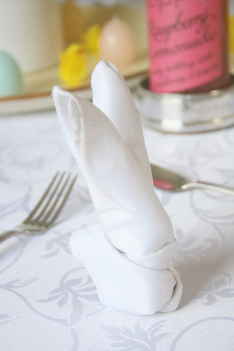 pliage de serviette –tissu-lapin-paques