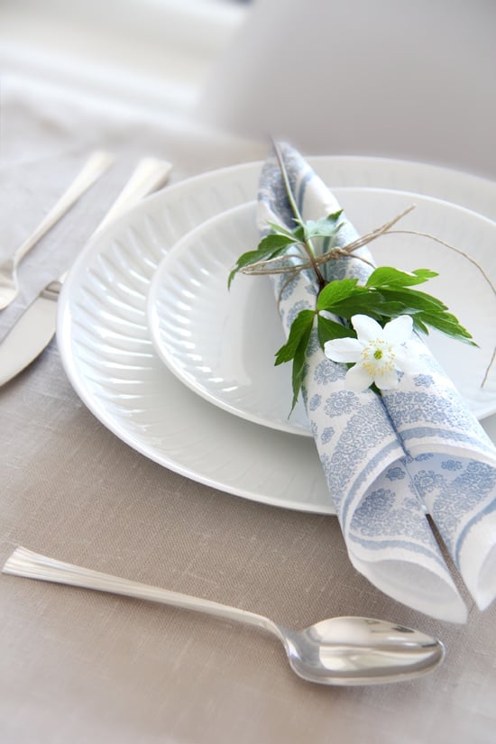 pliage-serviettes-art-table-papier-décorée-éléments-bleus