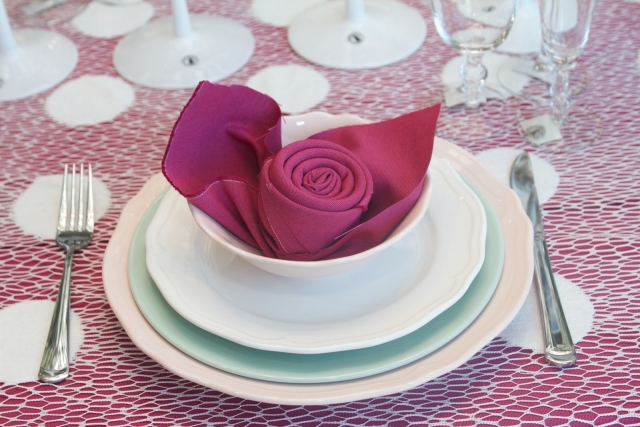 pliage-serviettes-art-table-rose-belle-idée-originale pliage de serviettes