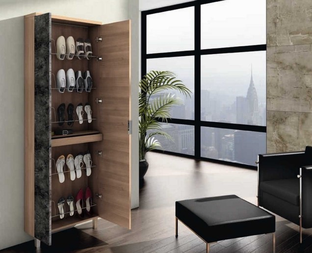 pratique-meuble-chaussures-armoire-bois-cintres-chaussures-métalliques