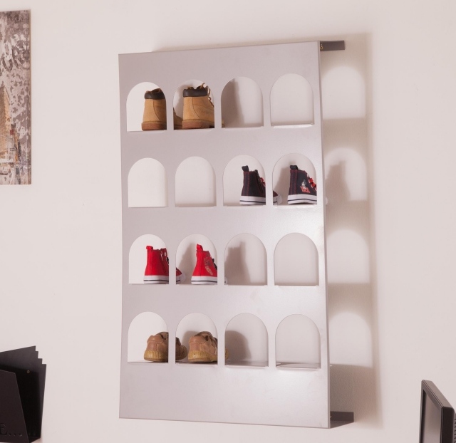 pratique-meuble-chaussures-étagère-blanche-mur