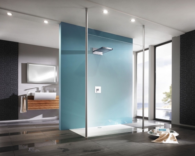 salle-bain-moderne-receveur-douche-extra-plat-blanc-fond-antidérapant-parois-verre-éntrée-ouverte-moderne