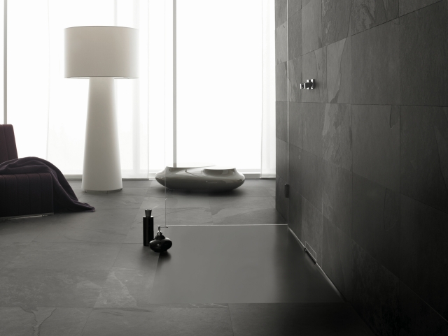 salle-bain-moderne-receveur-douche-extra-plat-gris-ouvert-parois-verre