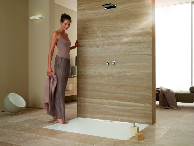 receveur de douche extra plat salle-bain-moderne-receveur-douche-extra-plat-ouvert-blanc-fond-antidérapant