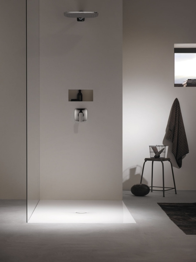 salle-bain-moderne-receveur-douche-extra-plat-parois-verre-entrée-ouverte