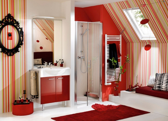 salle-bain-rouge-blanc-rayure-couleurs-chaudes