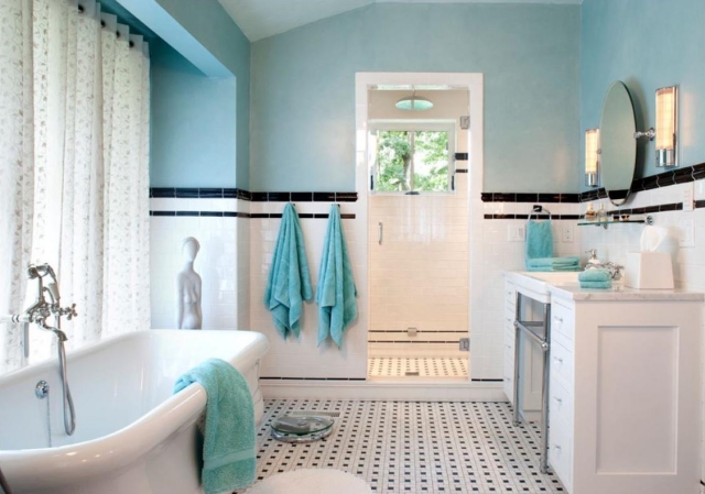 salle de bain rétro bleu-ciel-noir-blanc-miroir-rond