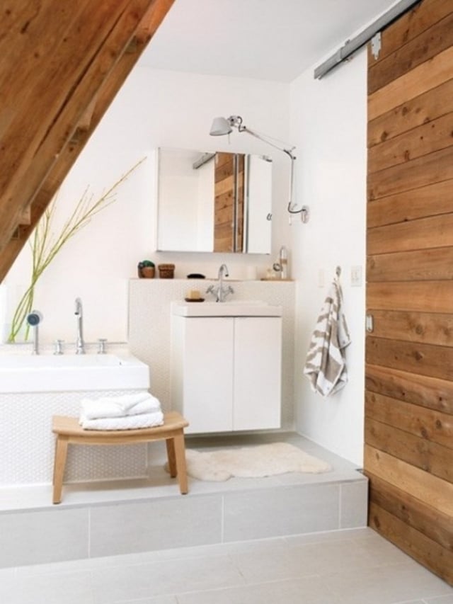 salle-bain-scandinave-bois-brut-porte-coulissante