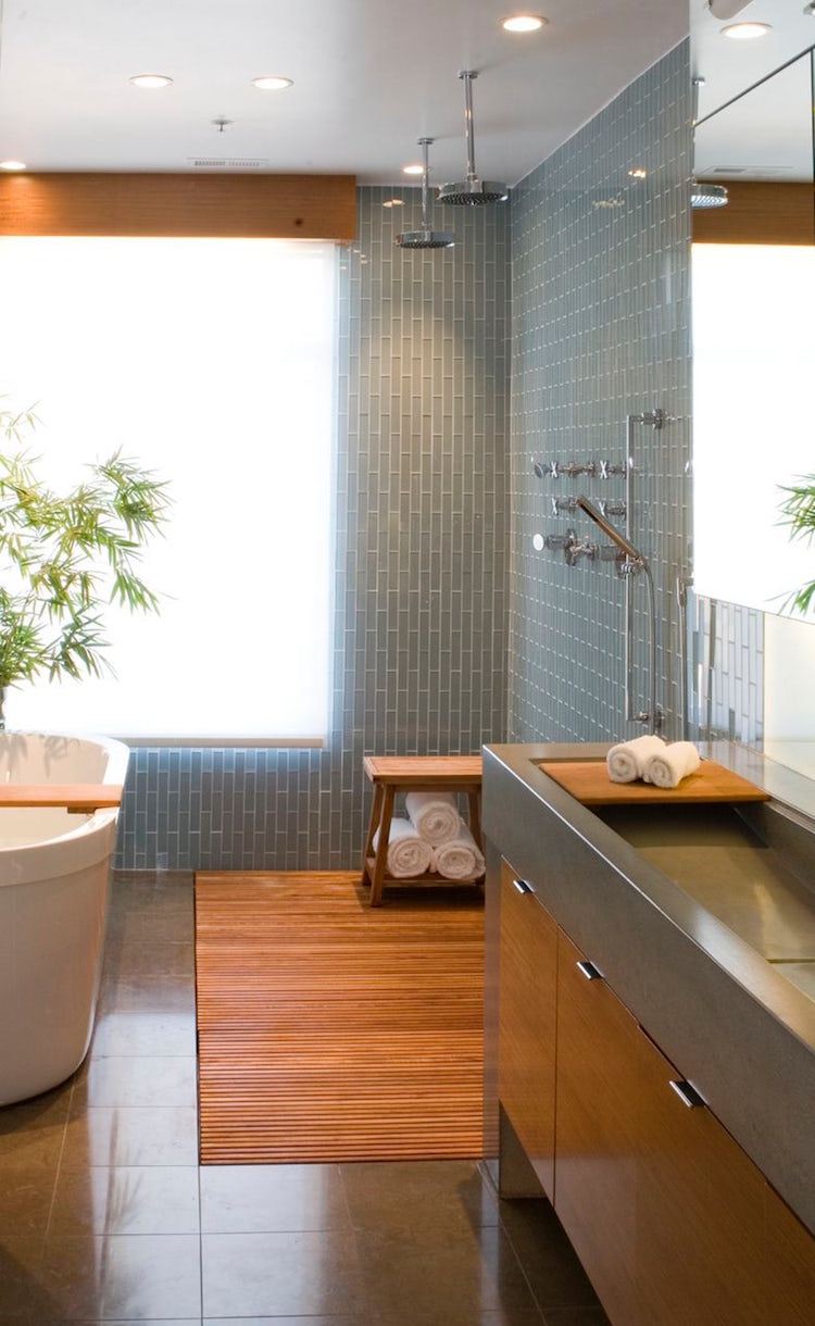 salle-de-bain-déco-zen-receveur-douche-bois-baignoire-îlot-bambou-pot