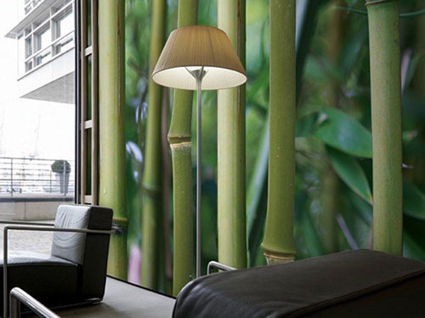 salon-contemporain-papiers-peints-bambou-lampadaire