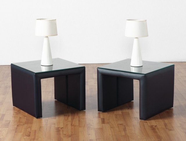table-de-nuit-idée-originale-couleur-noire-lampe-à-poser-blanche