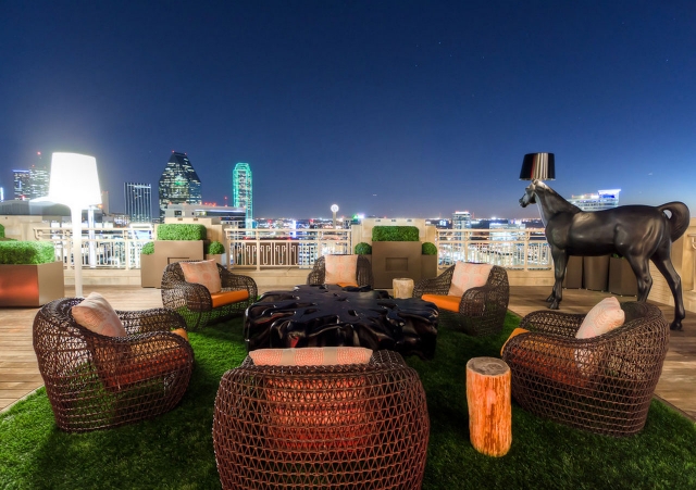 аménagement-de-terrasse-idée-originale-meubles-forme-originale-table-fauteuils