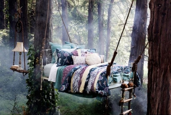 29-lits-suspendus-design-unique-forêt-cordes-romantique