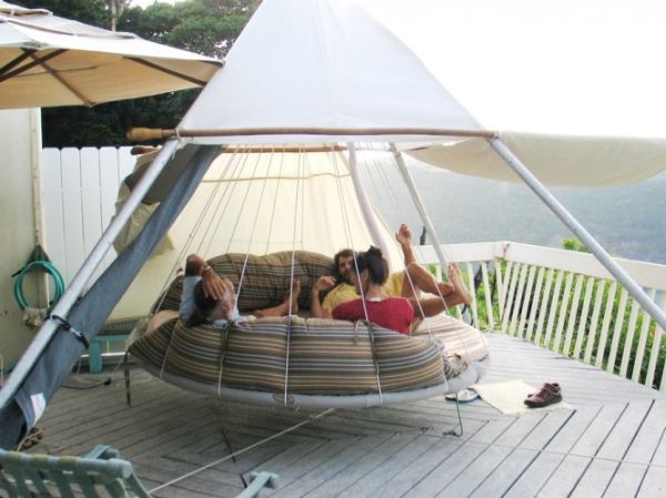29-lits-suspendus-design-unique-terrasse-confortable-tente