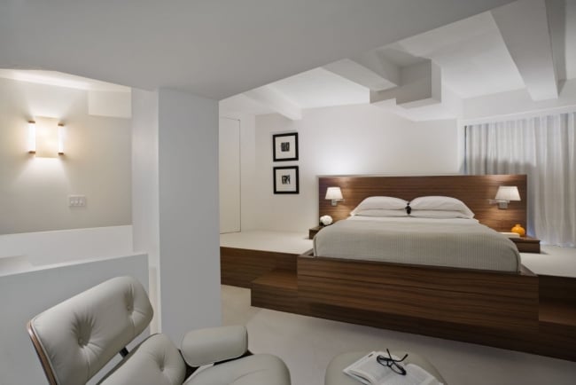 idées chambre à coucher 87-idées-chambre-coucher-moderne-touche-design-blanche-lit-bois-lampes-murales-tête-lit-bois idées chambre à coucher