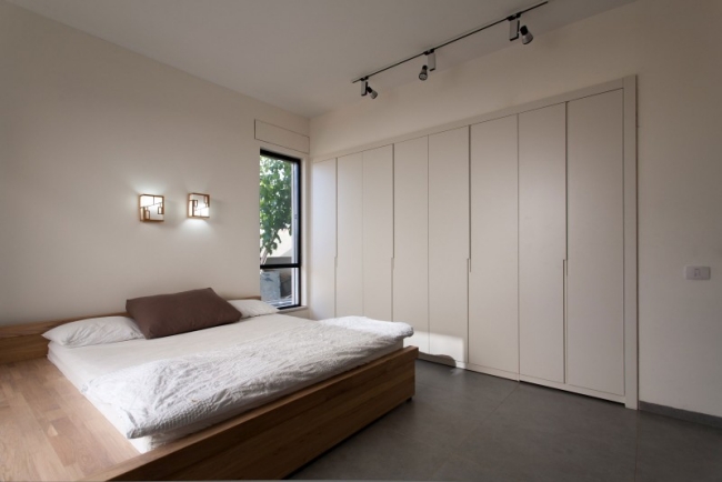 idées chambre à coucher 87-idées-chambre-coucher-moderne-touche-design-grande-armoire-encastrée-lit-bois idées chambre à coucher