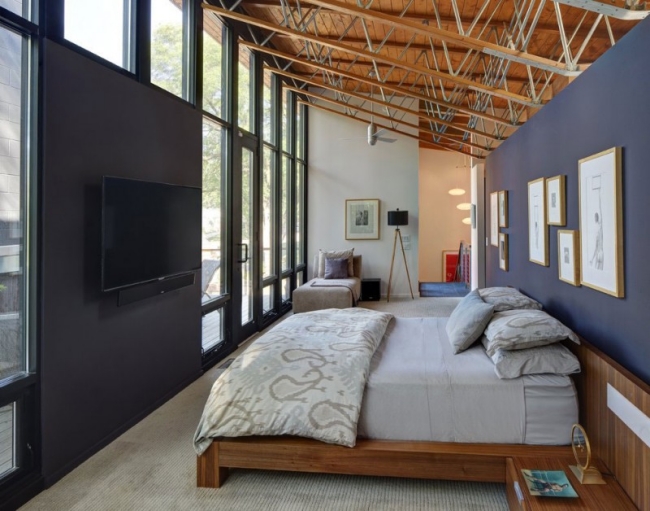 87-idées-chambre-coucher-moderne-touche-design-tv-installé-mur-lit-bois-table-chevet-bois-peintures idées chambre à coucher