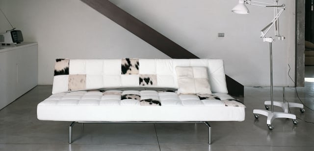 canapé-cuir-convertible-parfait-chaque-intérieur-blanc-moderne-élégant-pieds-métalliques