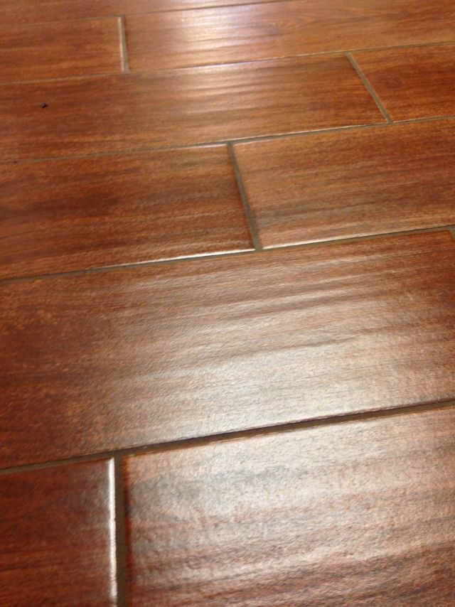 carrelage-imitation-parquet-idée-originale-salle-de-bains-sympa