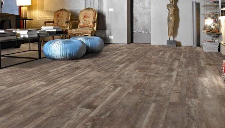 Carrelage imitation parquet et parquet flottant 30 idées Carrelage imitation parquet brun clair