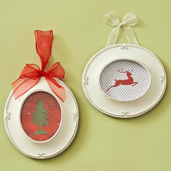 cartes de vœux Noël-cadres-rubans-accrochées-mur