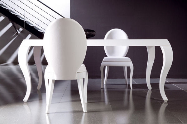 chaise-salle-manger-couleur-blanches-design-ovale-table-blanche-élégante chaise salle à manger