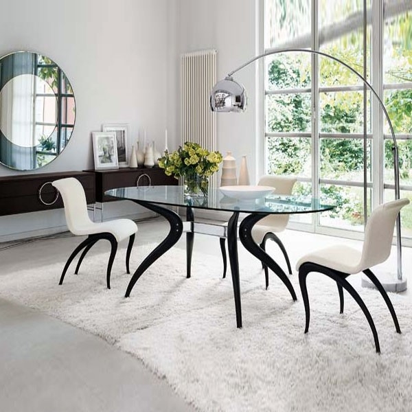 chaise-salle-manger-couleur-noir-blanc-tapis-shaggy-lampe-moderne-hauteur-réglable chaise salle à manger