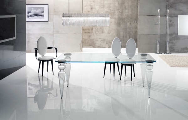 chaise salle à manger chaise-salle-manger-couleur-pieds-noirs-dossiers-sièges-blancs-table-verre-élégante