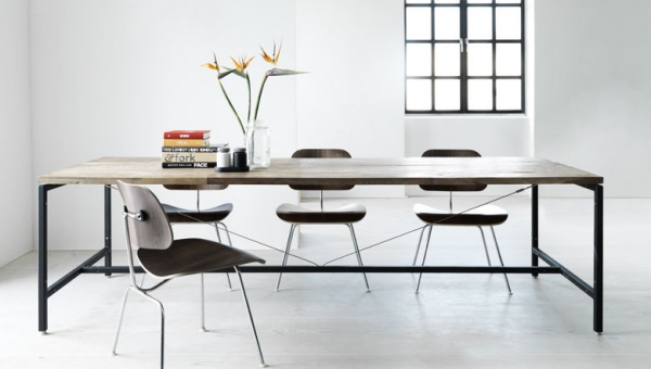 chaise-salle-manger-couleur-sièges-bois-pieds-métalliques-table-large chaise salle à manger