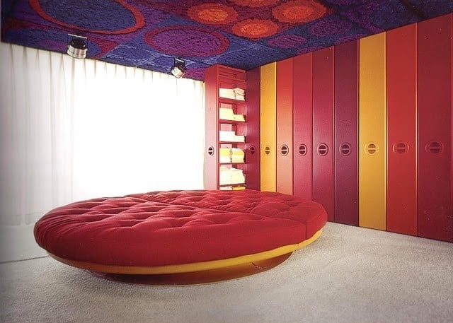 chambre-à-coucher-grand-lit-forme-ronde-rouge
