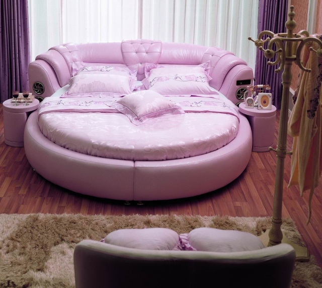chambre à coucher grand-lit-violet-forme-ronde