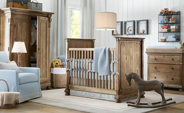 chambre-bébé-déco-mobilier-mobilier-bois-accents-bleus-fauteuil-rembourré-lampes