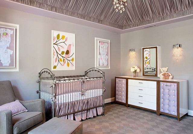 chambre-bébé-déco-mobilier-atmosphère-romantique-lilas-clair-fille