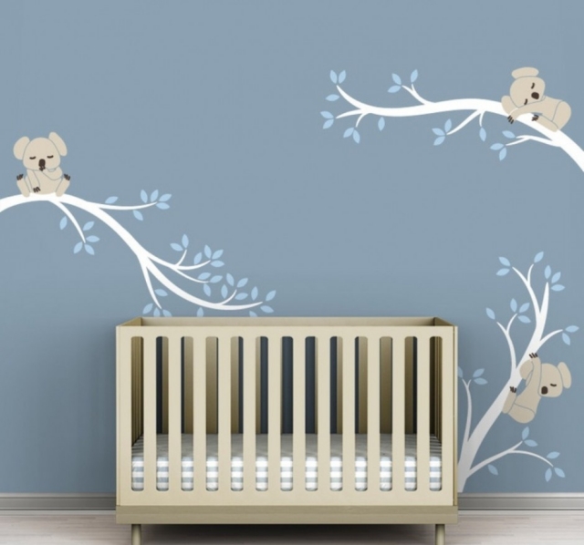 chambre-de-bébé-aménagement-idée-originale-ours-branches-arbres-decoration-murale