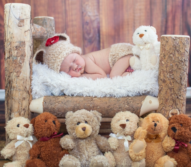 chambre de bébé aménagement-idée-originale-thème-ours-lit-bebe-bois-brut